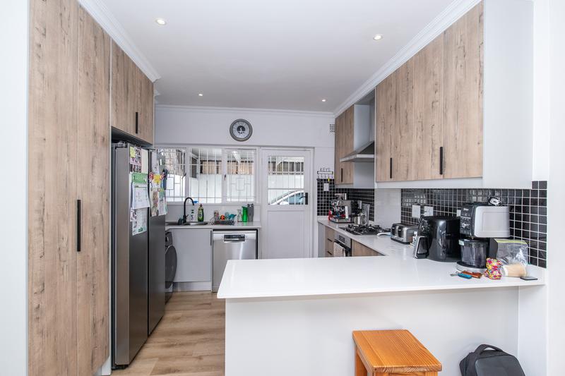 To Let 4 Bedroom Property for Rent in Constantia Western Cape